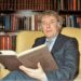 Analyze use of metaphor in Seamus Heaney's Digging