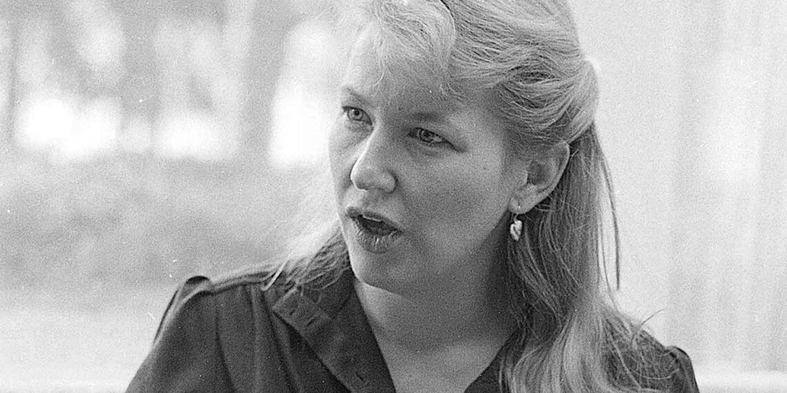 Living Like Weasels Essay Summary By Annie Dillard