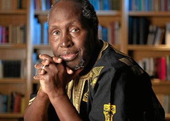 How does Ngugi Wa Thiong'o advocate 'decolonisation' of the mind with reference to African literature