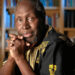 How does Ngugi Wa Thiong'o advocate 'decolonisation' of the mind with reference to African literature