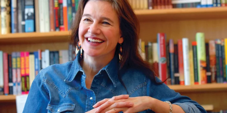 Facts about Louise Erdrich Of American Poet